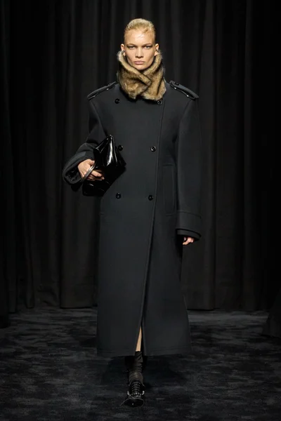 Look 19